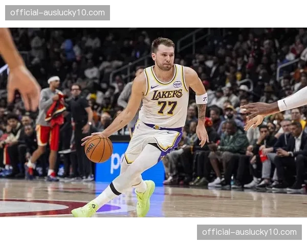 湖人东契奇持球率高达38.5% 个人攻坚与团队传导平衡掌控